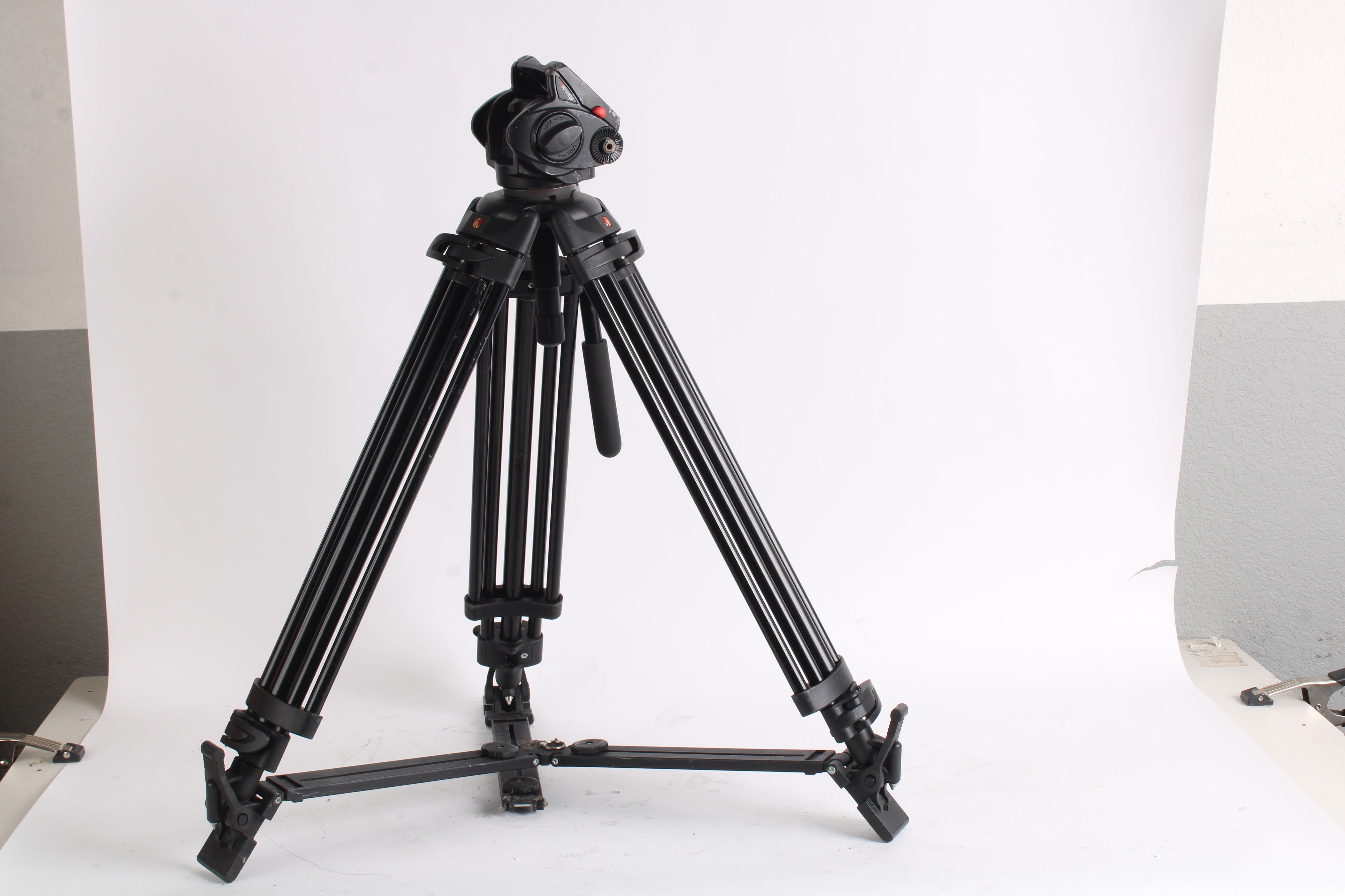 Manfrotto 546B Aluminum Professional Video Tripod W/ 501HDV Tripod Hea –  NTC Tech