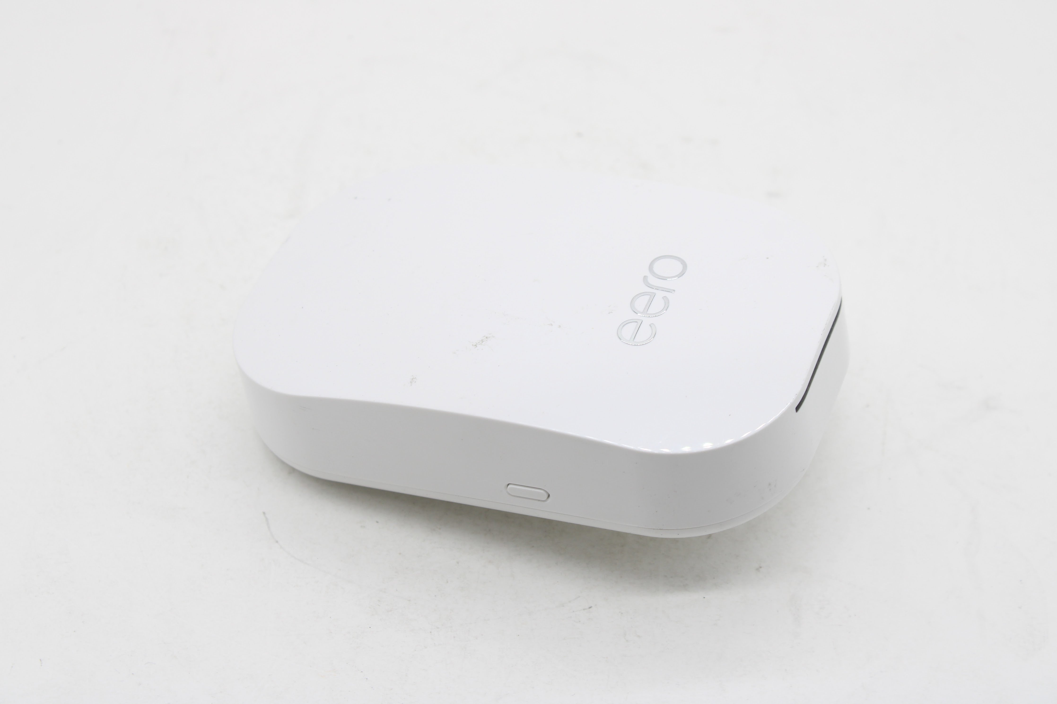 Eero Pro 2nd Gen WiFi offers Mesh WiFi Router B010001 + 1 Eero D010001 Extender Beacon