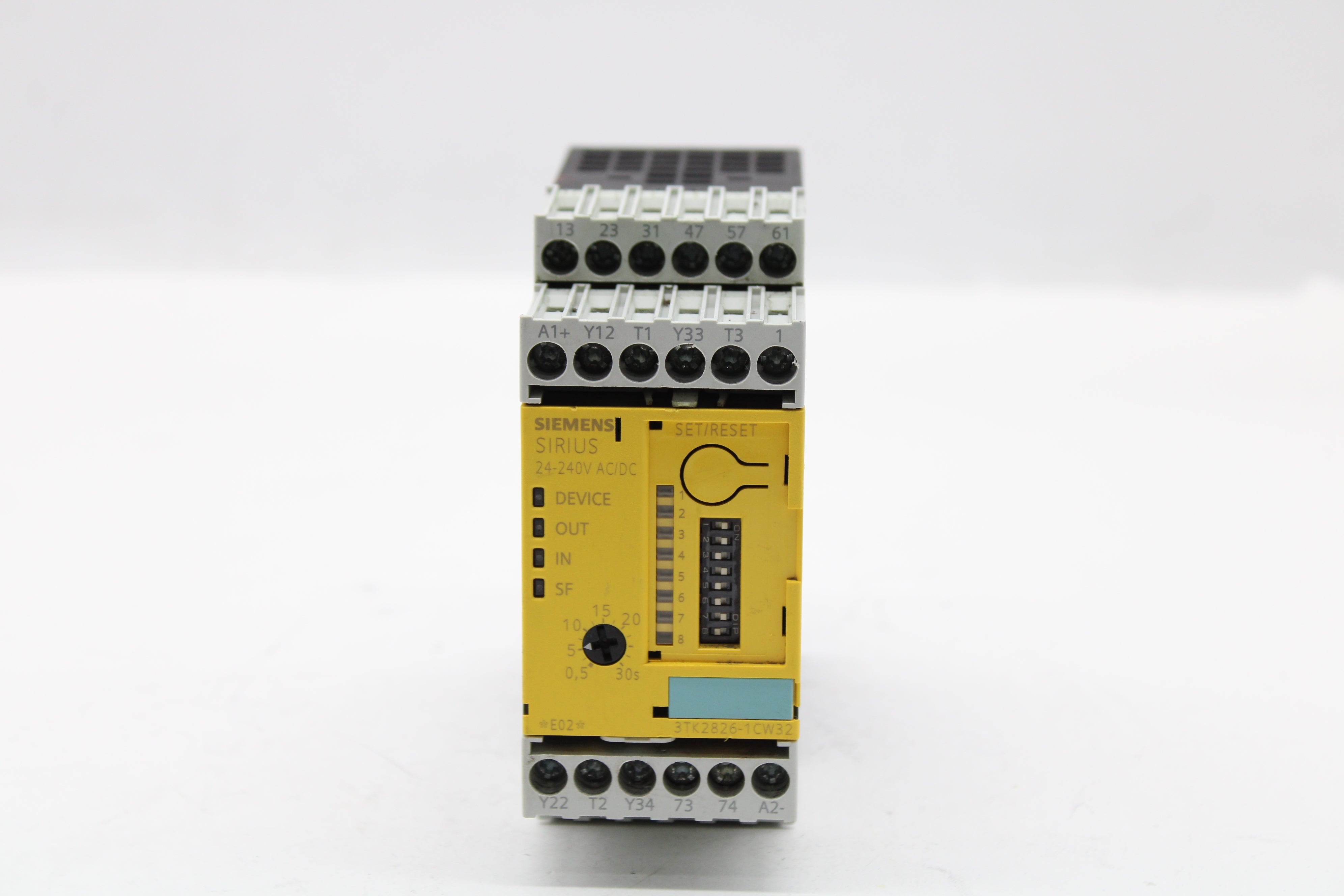 Siemens Sirius IEC 60947-5-1 / 3TK2826-1CW32 Safety Relay – NTC Tech