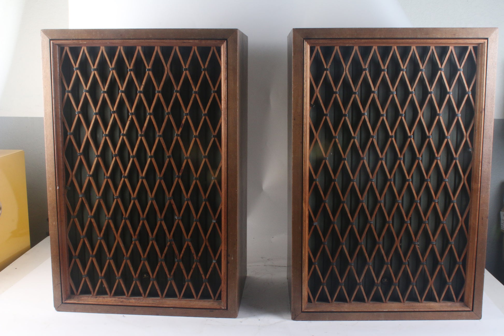 Vintage Pioneer CS-411 Vintage 2-Way Floorstanding Speakers Made