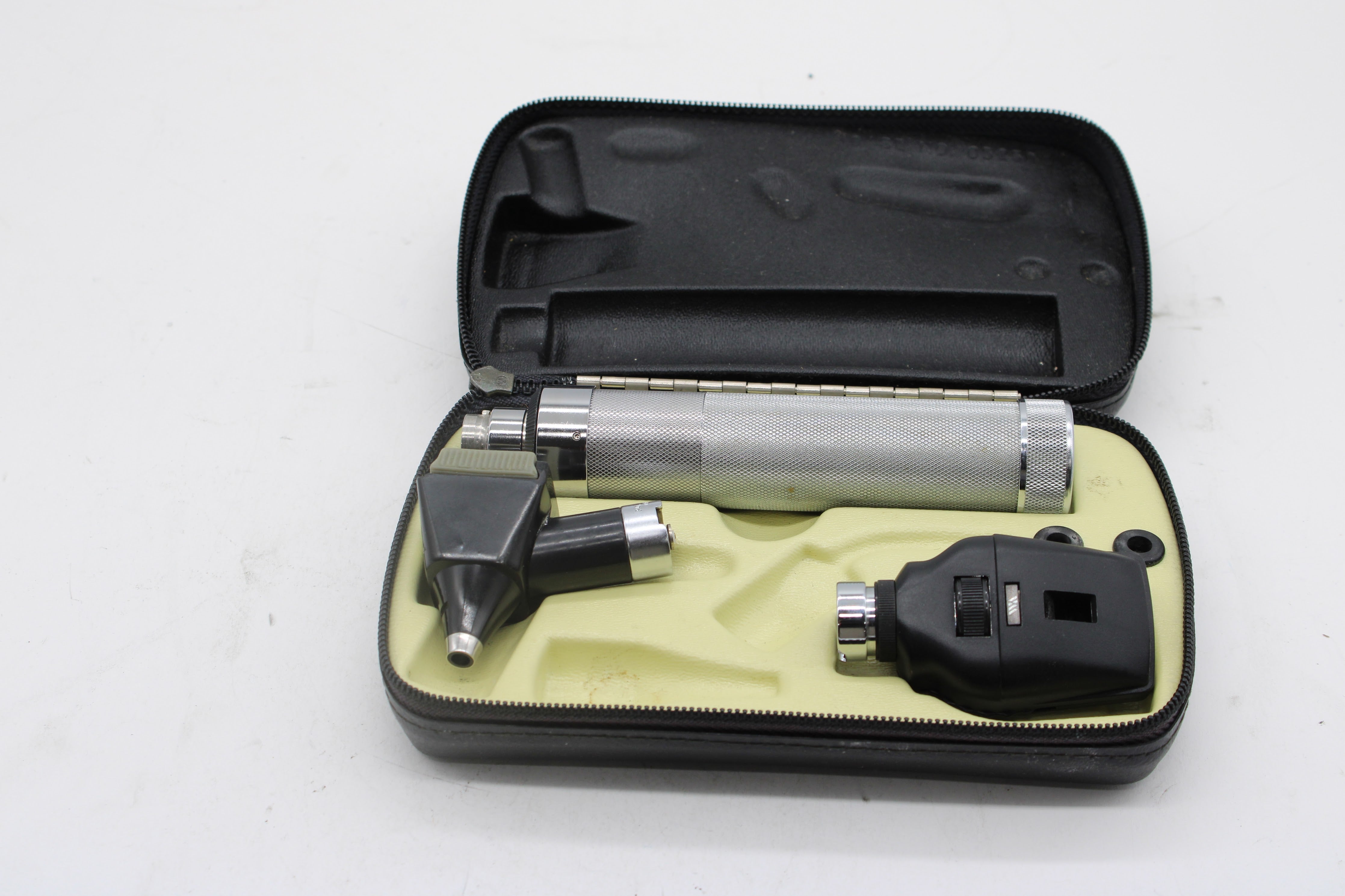 Welch Allyn 25000 Ophtalmoscope And Otoscope 11710 Head - Fair Conditi 