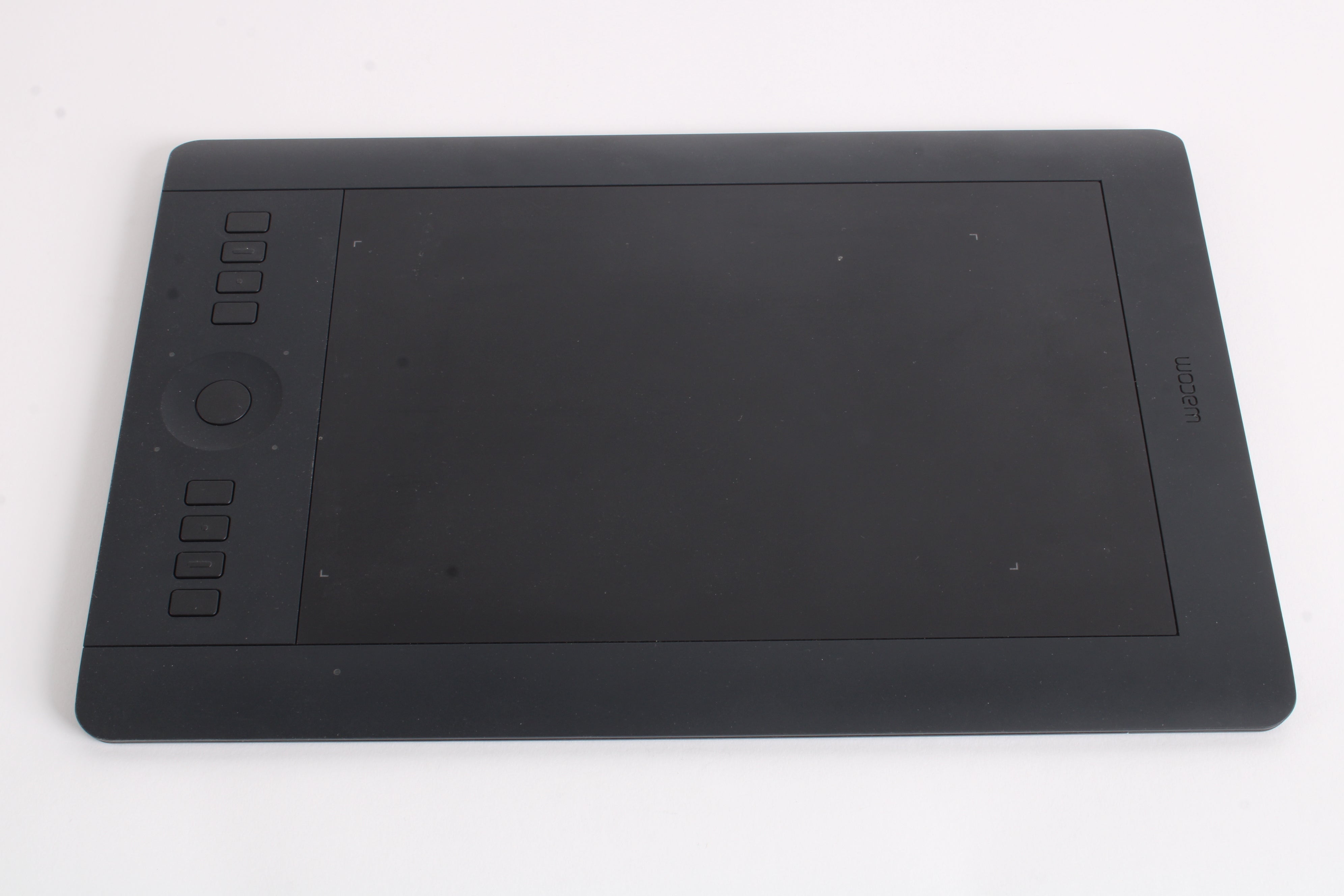 Amazon.com: Wacom Intuos Pro Pen and Touch Tablet, Medium (PTH-651/K1) :  Electronics